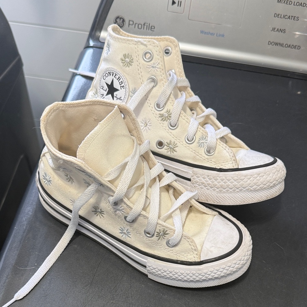 Girls High Top platform Flower Converse Size 13